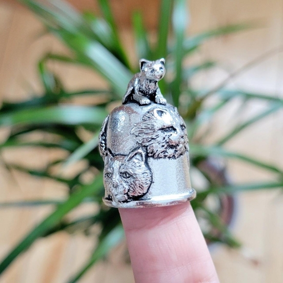 *RARE* Vintage Cat Thimble - Picture 1 of 12
